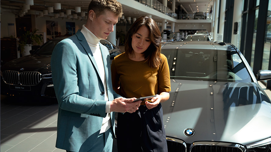Pracovník BMW servisu zdraví zákazníka BMW iX3 G08 BMW iX3 G08 2021 Pracovník BMW servisu zdraví zákazníka