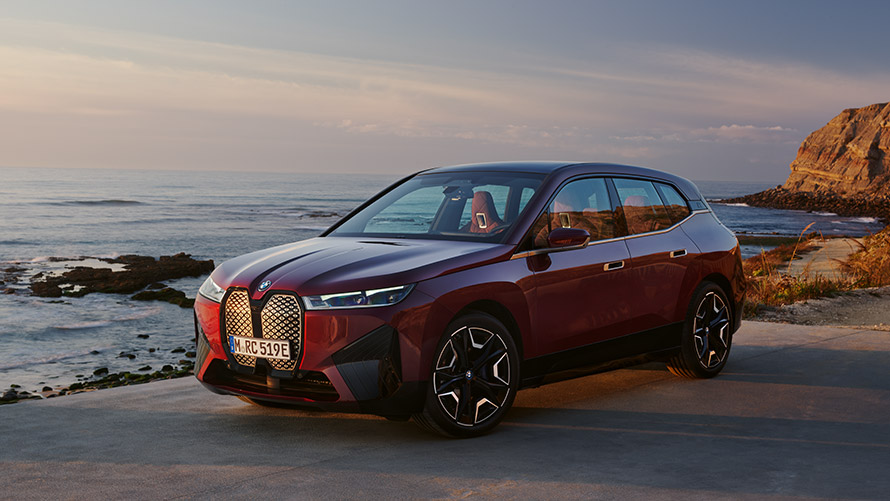 BMW XM G09 predný pohľad jazda na ceste Modely BMW M BMW XM G09 predný pohľad jazda na ceste