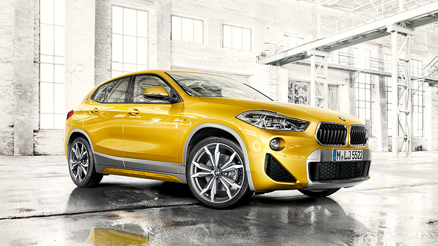 BMW X2 F39 prvá generácia predobočný pohľad na ceste Modely BMW X BMW X2 F39 prvá generácia predobočný pohľad na ceste
