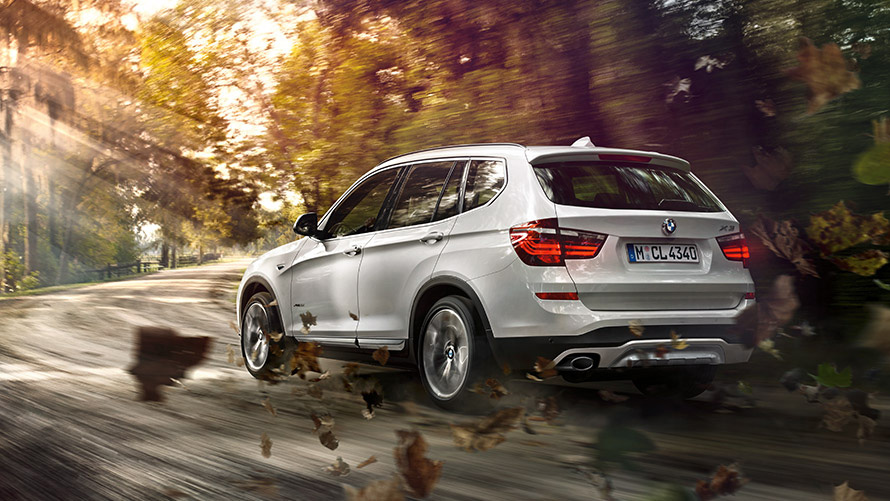 BMW X3 F25 druhá generácia zadobočný pohľad jazda na ceste Modely BMW X BMW X3 F25 druhá generácia zadobočný pohľad jazda na ceste