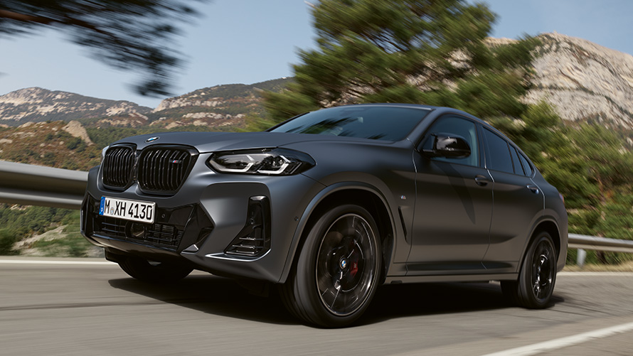 BMW X4 G02 druhá generácia bočný pohľad jazdný na ceste Modely BMW X BMW X4 G02 druhá generácia bočný pohľad jazdný na ceste
