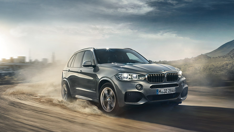 BMW X5 F15 tretia generácia predobočný záber jazdný Modely BMW X BMW X5 F15 tretia generácia predobočný záber jazdný