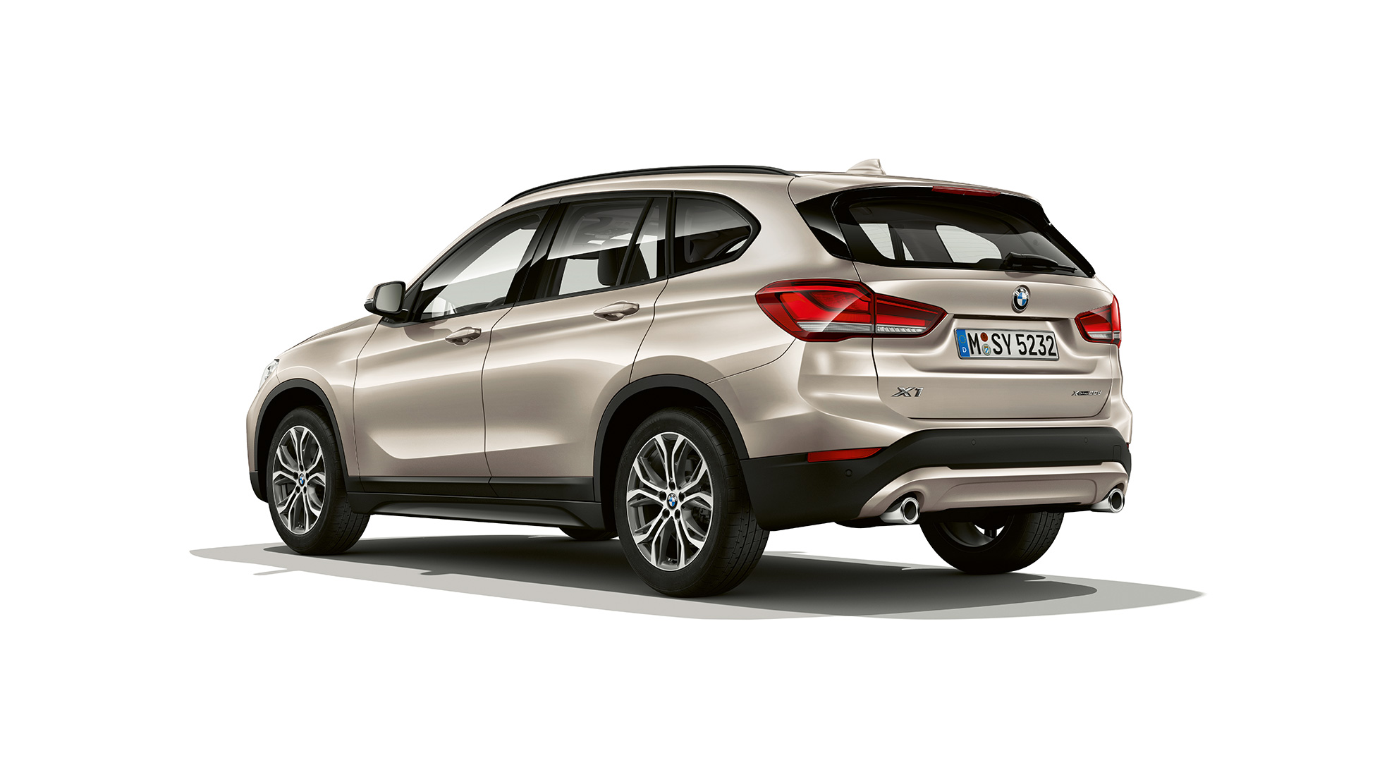 BMW X1, model Advantage, trojštvrťový zadný pohľad BMW X1, model Advantage, trojštvrťový predný pohľad, snímka v štúdiu