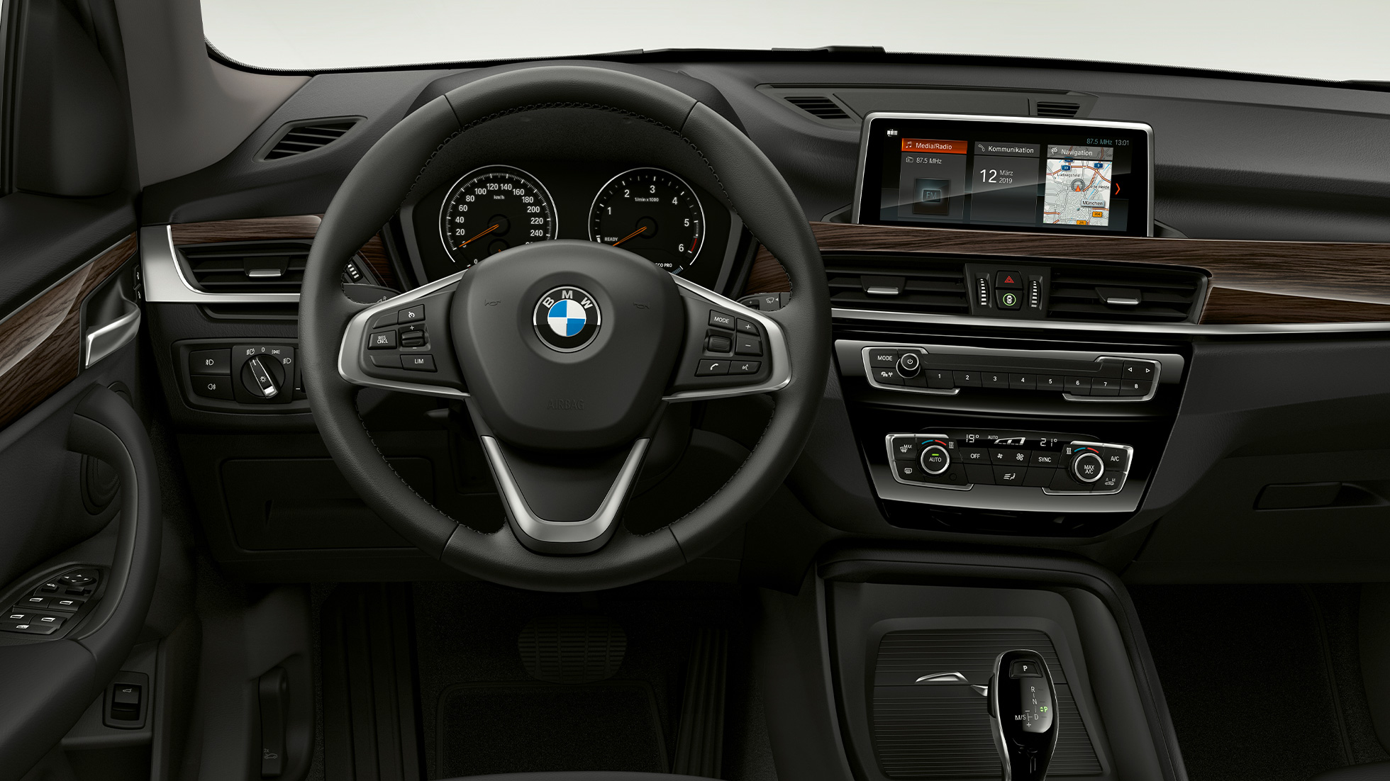 BMW X1, model Advantage, interiér BMW X1, model Advantage, interiér so zameraním na kokpit