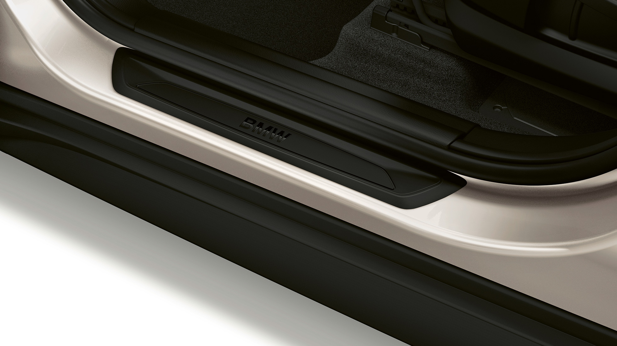 BMW X1, model Advantage, prah dverí BMW X1, model Advantage, bočný pohľad s detailom na prah dverí