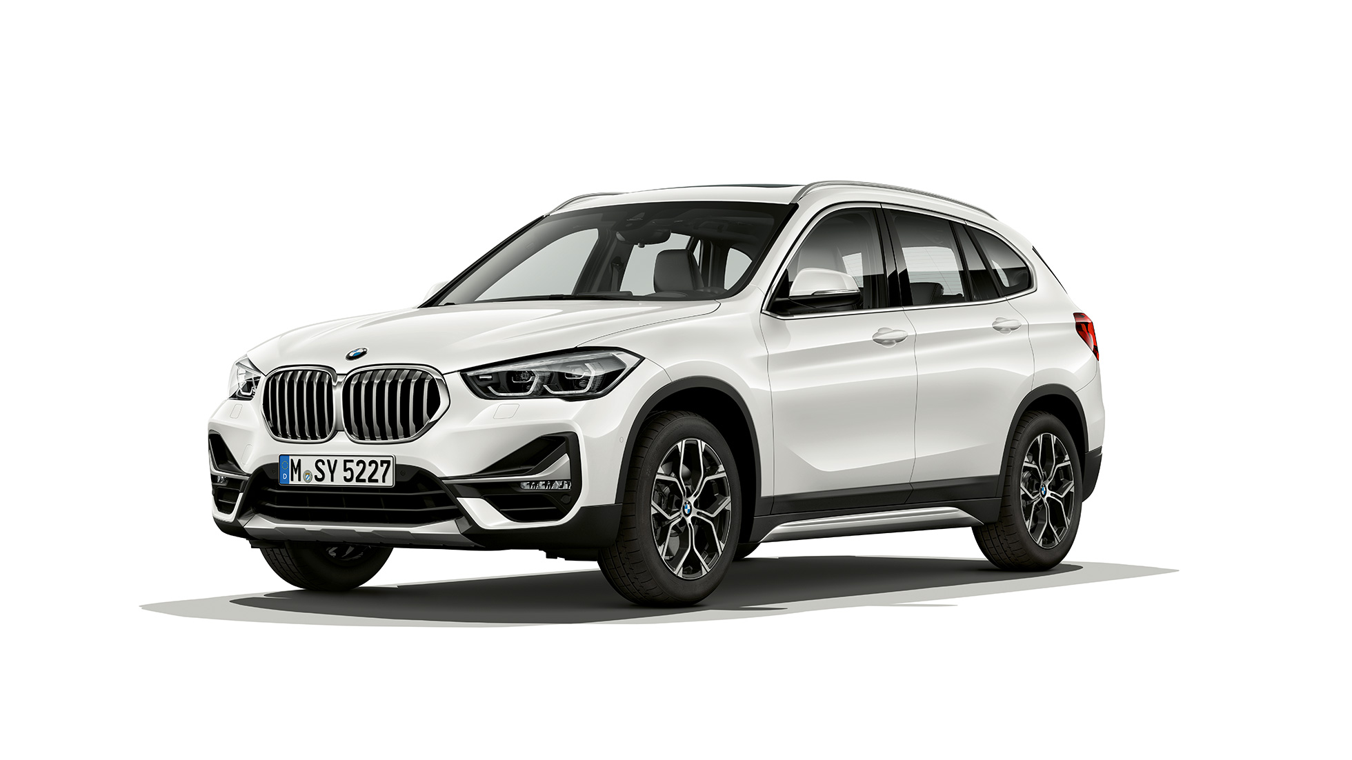 BMW X1, model xLine, trojštvrťový predný pohľad BMW X1, model xLine, trojštvrťový predný pohľad, snímka v štúdiu