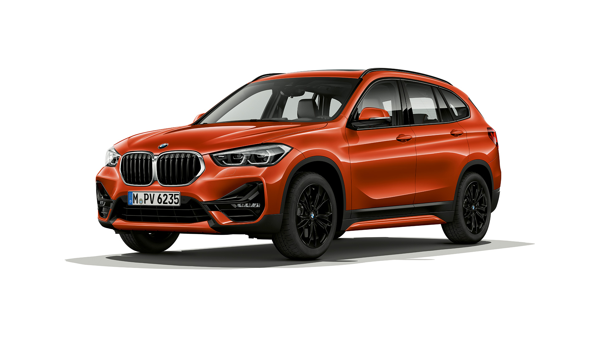 BMW X1, model Sport Line, trojštvrťový predný pohľad BMW X1, model Sport Line, trojštvrťový predný pohľad, snímka v štúdiu
