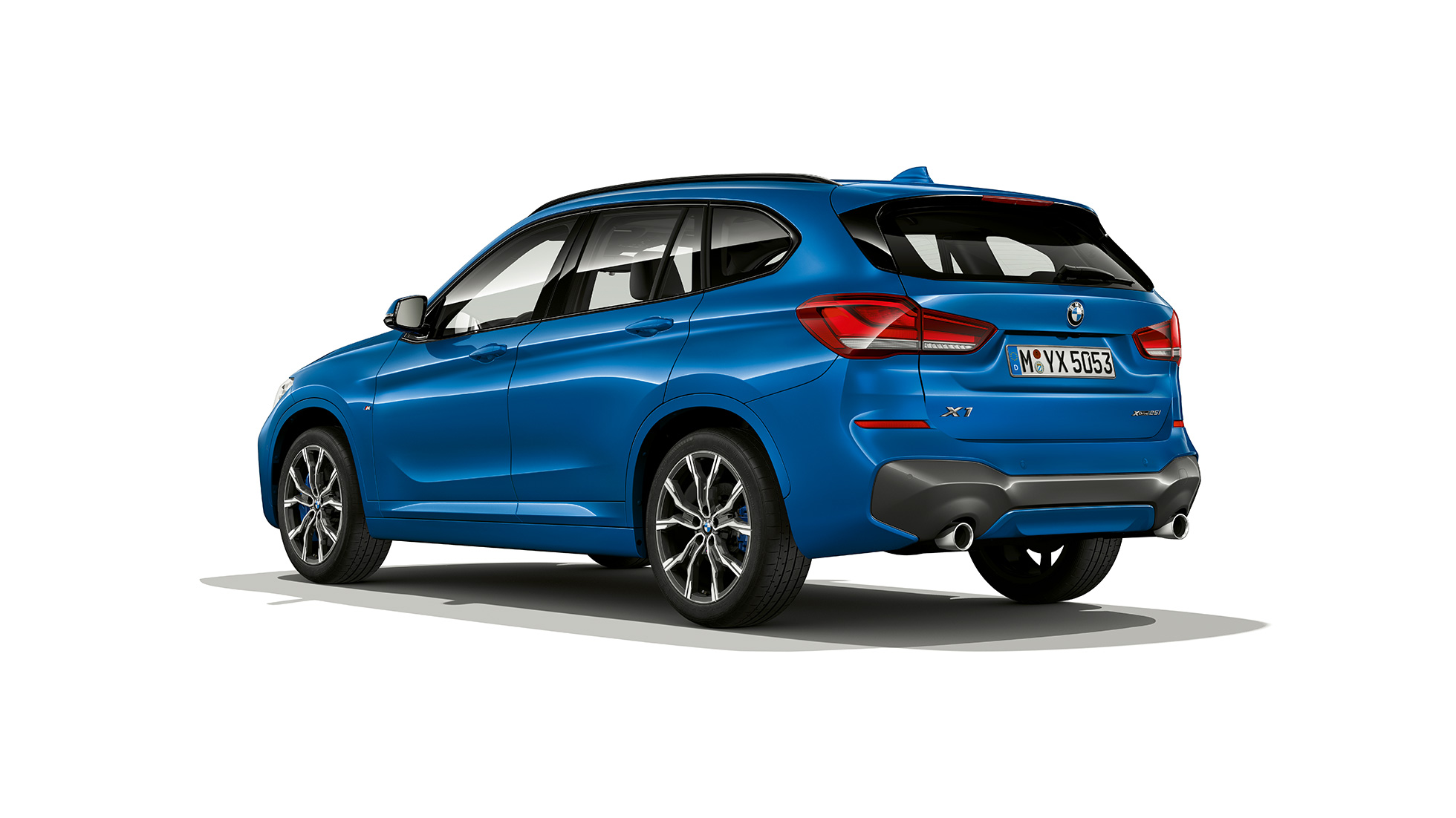 BMW X1, model M Sport, trojštvrťový zadný pohľad BMW X1, model M Sport, trojštvrťový zadný pohľad, snímka v štúdiu