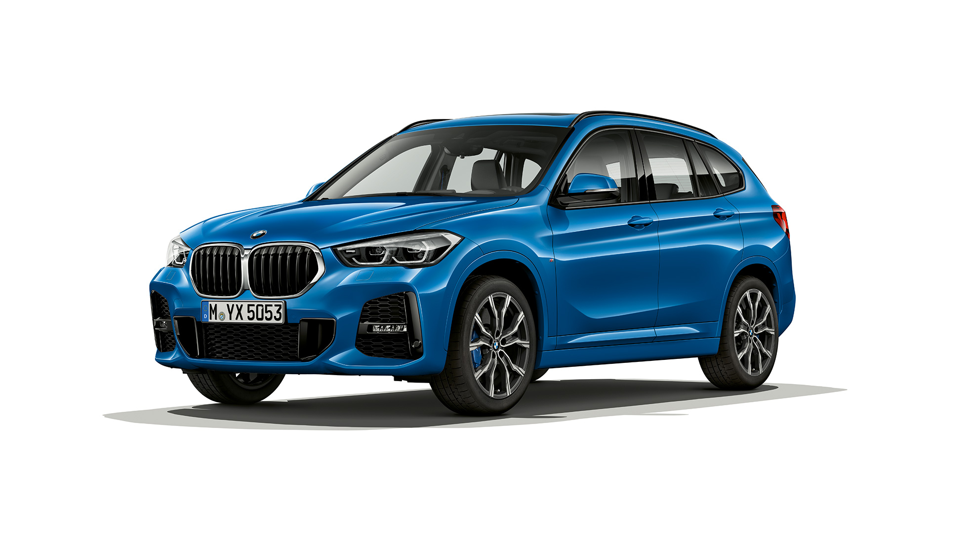 BMW X1, model M Sport, trojštvrťový predný pohľad BMW X1, model M Sport, trojštvrťový predný pohľad, snímka v štúdiu