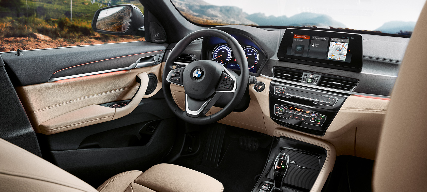 BMW X1, kokpit BMW X1, interiér so zameraním na kokpit