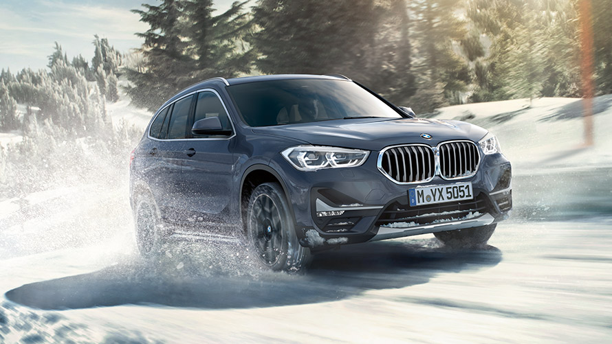 BMW X1 xDrive20i F48 LCI BMW Individual metalíza Storm Bay, jazda v zimnej krajine BMW X1 xDrive20i F48 LCI BMW Individual metalíza Storm Bay, jazda v zimnej krajine