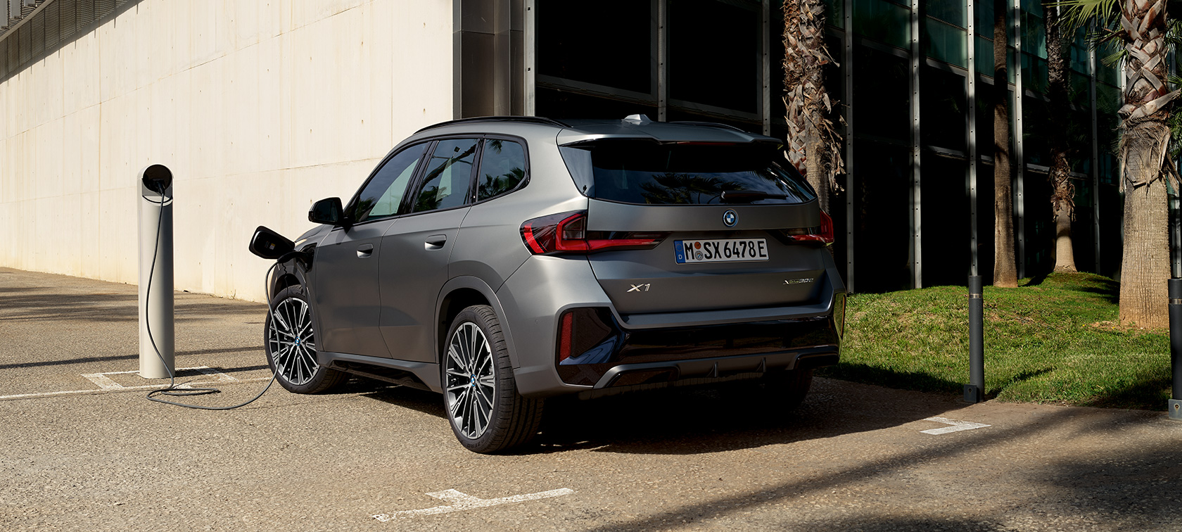BMW X1 U11 PHEV metalíza Frozen Pure Grey Nabíjanie BMW X1 U11 PHEV metalíza Frozen Pure Grey Nabíjanie to najlepšie