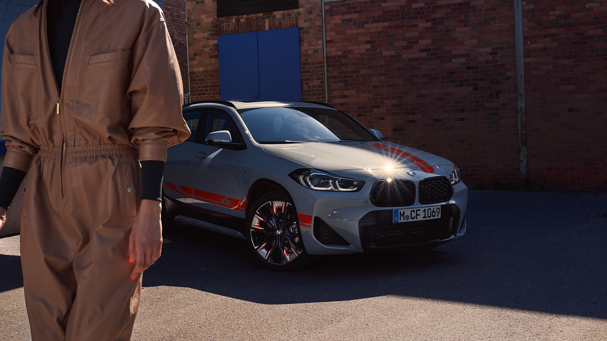 Obličky BMW X2 F39 BMW X2 2018 F39 metalíza Galvanic Gold predný pohľad obličky