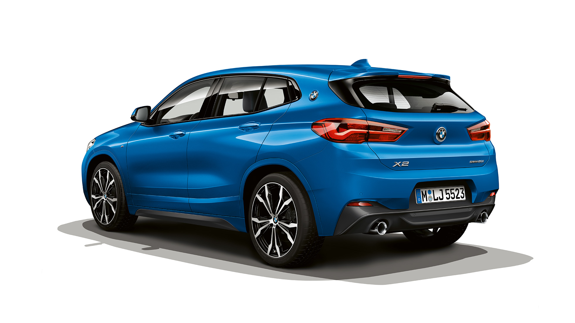 Bočný pohľad BMW X2 sDrive20i Model M Sport BMW X2 sDrive20i Model M Sport 2018 F39 metalíza Misano Blue bočný pohľad
