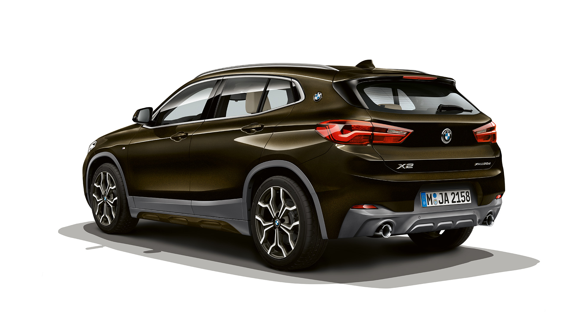 Zadobočný pohľad BMW X2 sDrive20i Model M Sport X BMW X2 sDrive20i Model M Sport X 2018 F39 metalíza Sparkling Storm s briliantovým efektom zadobočný pohľad
