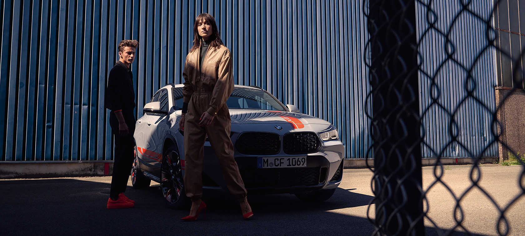 Bočný pohľad BMW X2 F39 Bočný pohľad BMW X2 2018 F39 metalíza Galvanic Gold