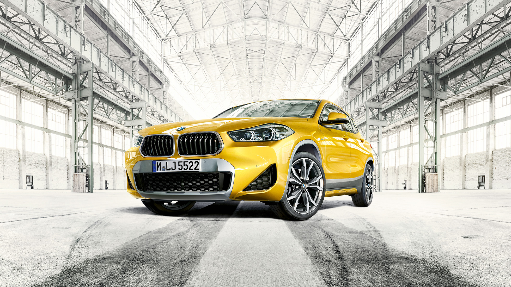 Predobočný pohľad BMW X2 F39 Predobočný pohľad BMW X2 2018 F39 metalíza Galvanic Gold