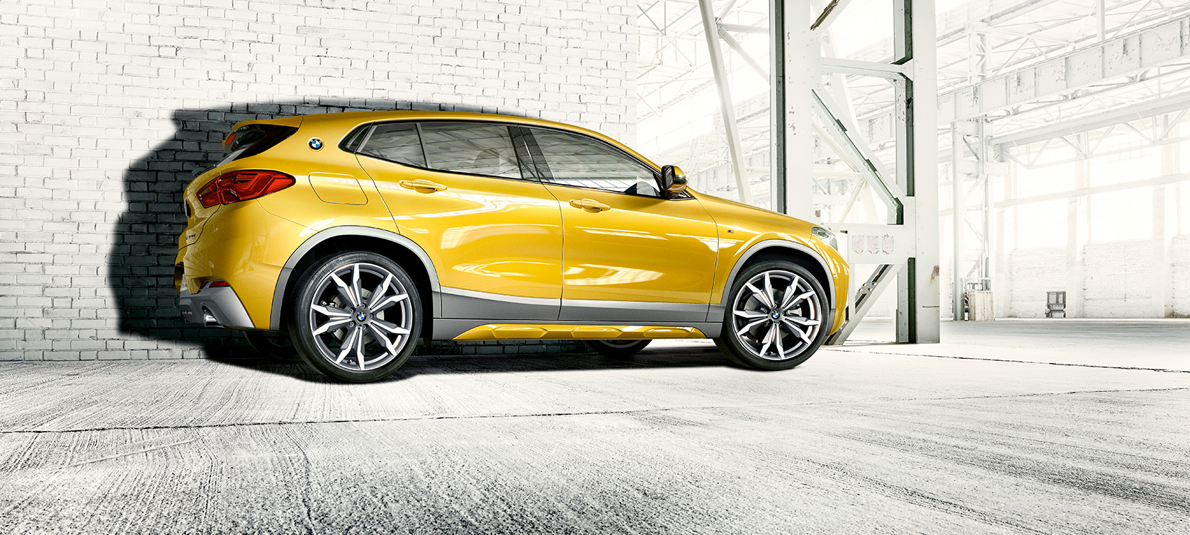 Bočný pohľad BMW X2 F39 Bočný pohľad BMW X2 2018 F39 metalíza Galvanic Gold