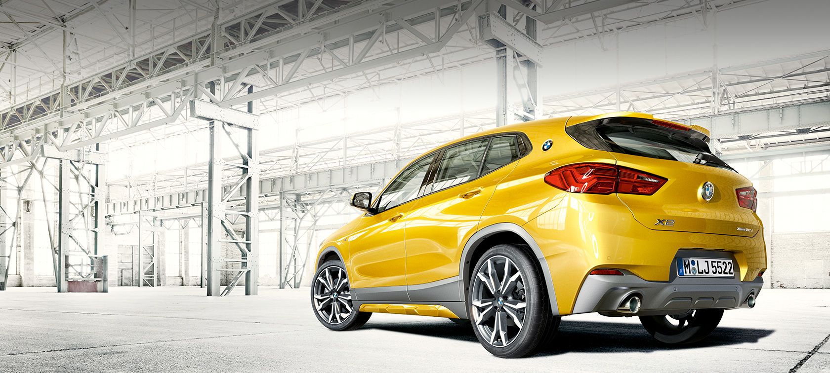 Bočný pohľad BMW X2 F39 BMW X2 2018 F39 metalíza Galvanic Gold bočný pohľad