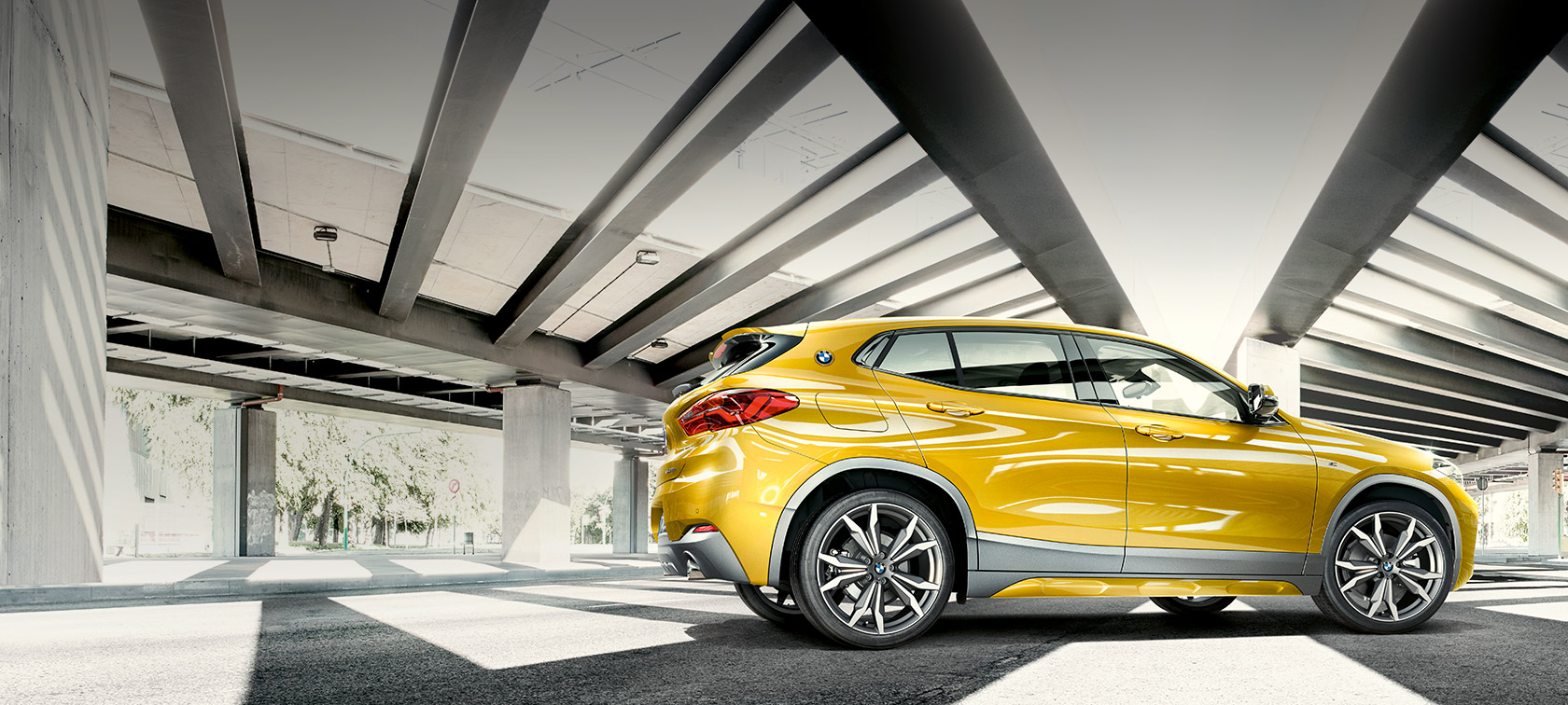 Bočný pohľad BMW X2 F39 BMW X2 F39 BMW X2 2018 F39 metalíza Galvanic Gold bočný pohľad