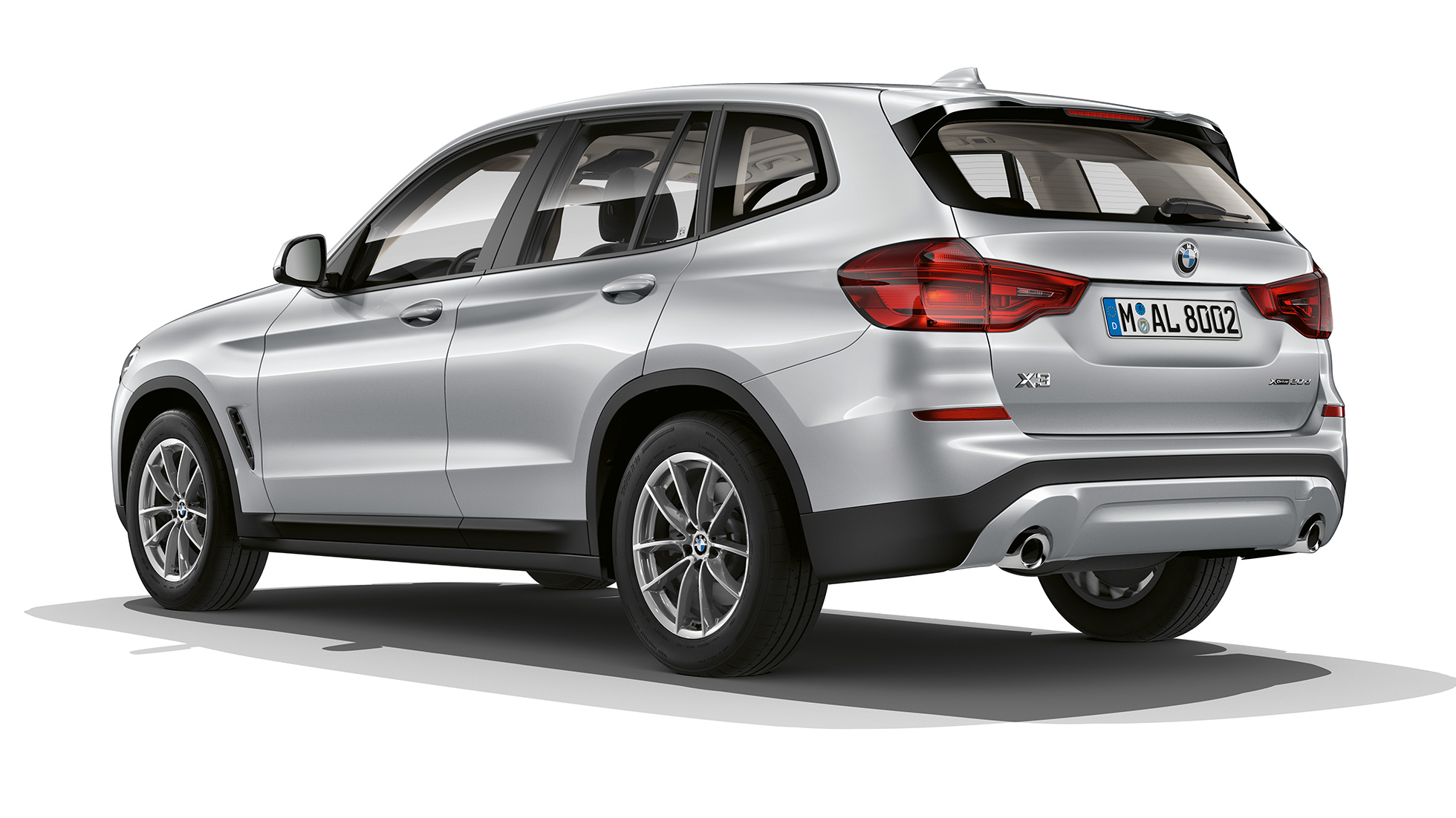 BMW X3, základný model, trojštvrťový zadný pohľad BMW X3, základný model, trojštvrťový zadný pohľad