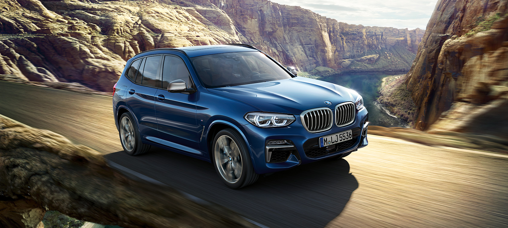 BMW X3 M40i, snímka počas jazdy pred kaňonom BMW X3 M40i, snímka počas jazdy pred kaňonom