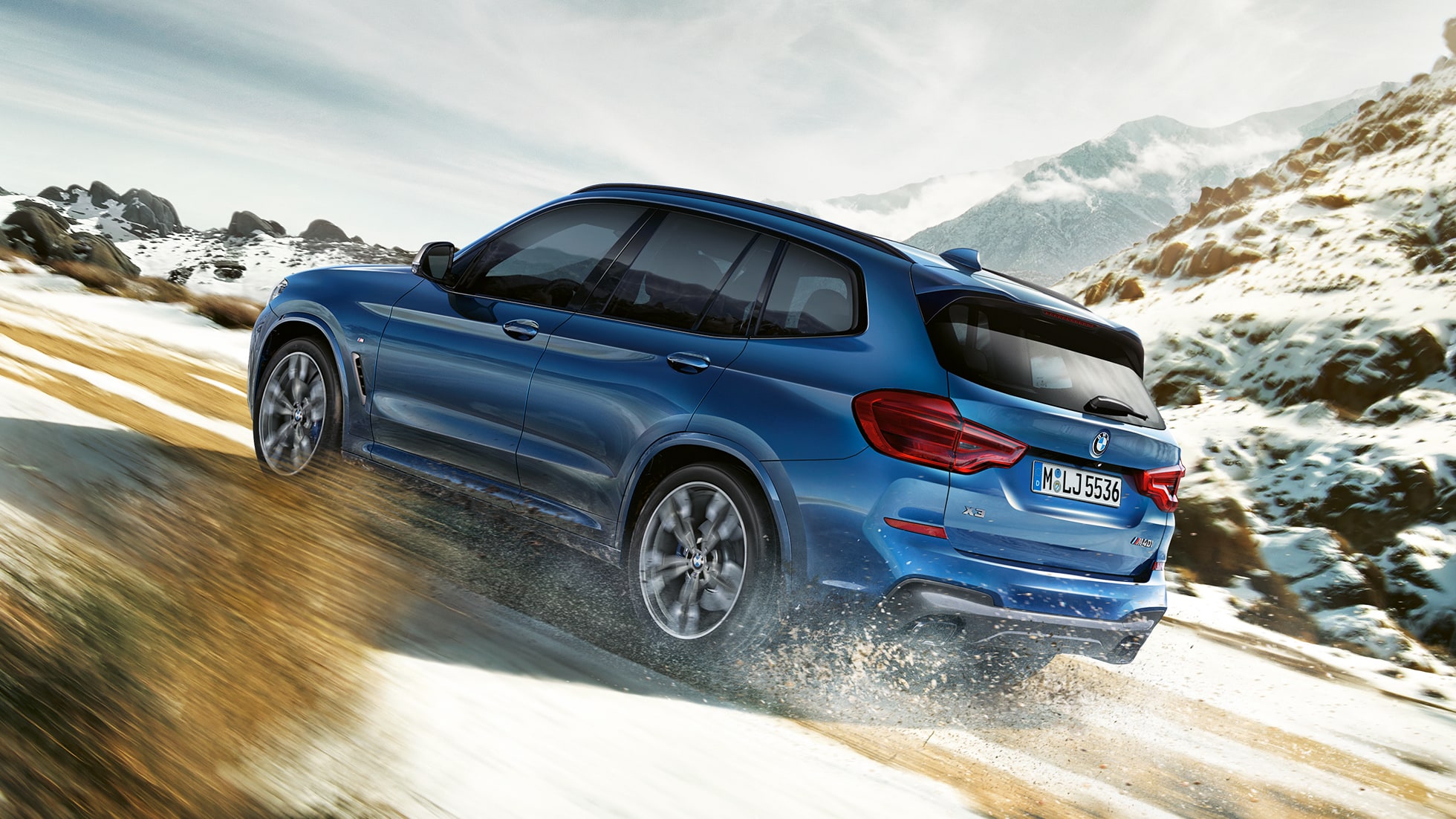 BMW X3 M40i pri jazde do kopca BMW X3 M40i pri jazde do kopca