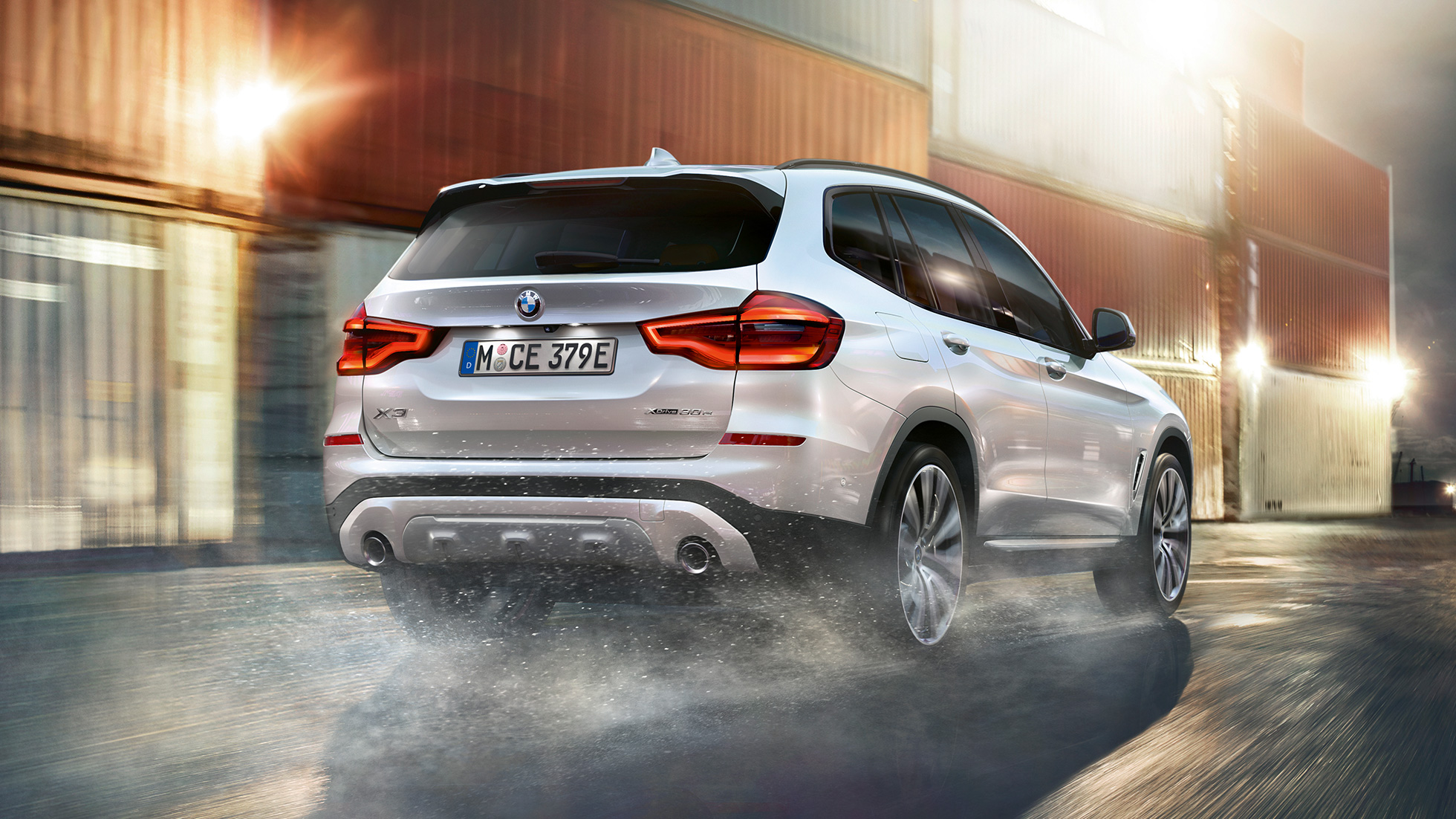 BMW X3 M40i, snímka zadnej časti s označením modelu BMW X3 M40i, snímka zadnej časti s označením modelu