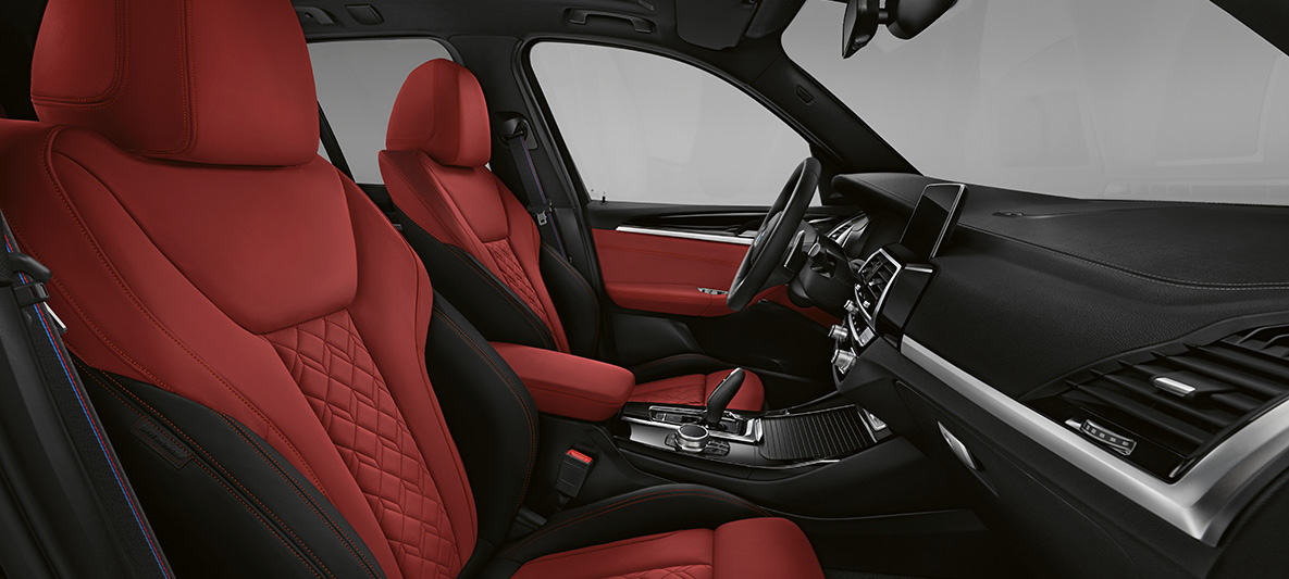 BMW X3, BMW Individual rozšírené kožené čalúnenie v jemnej koži ‚Merino‘ vo farbe Fiona červená/čierna BMW X3, BMW Individual rozšírené kožené čalúnenie v jemnej koži ‚Merino‘ vo farbe Fiona červená/čierna