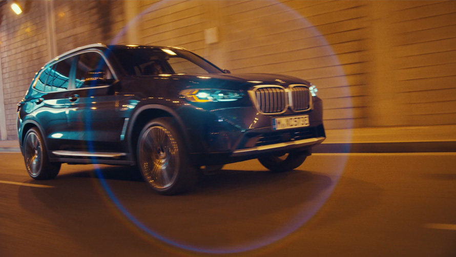 BMW X3 G01 Jazdná dynamika Sophisto Grey 2021 BMW X3 G01 Jazdná dynamika predobočný pohľad Sophisto Grey 2021