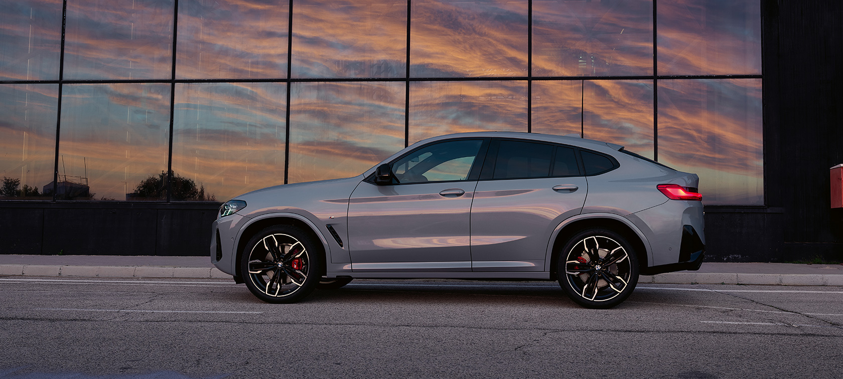 BMW X4 G02 Brooklyn Grey bočný pohľad 2021