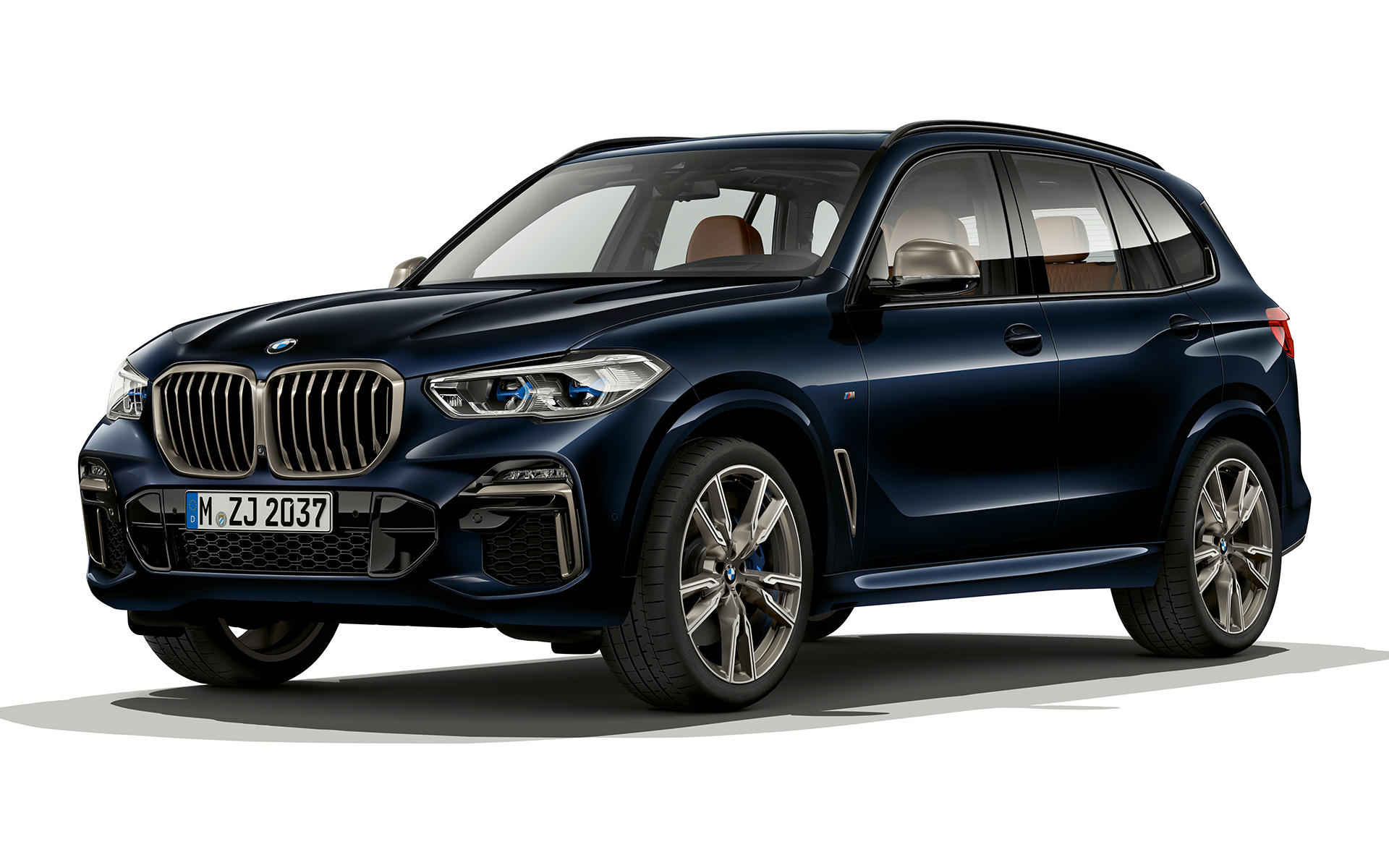 BMW X5 M50d spredu Nočný záber prednej časti BMW X5 M50d