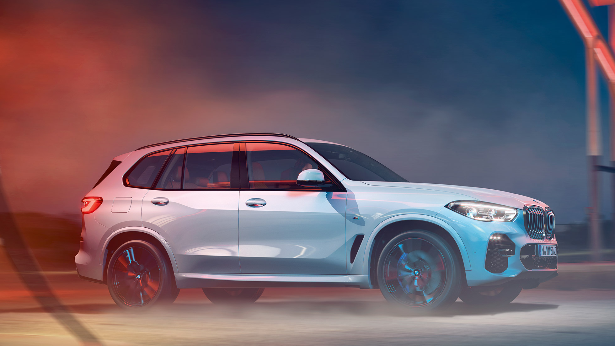 BMW X5 G05 2018 bočný pohľad BMW X5 G05 2018 metalíza Mineral White bočný pohľad