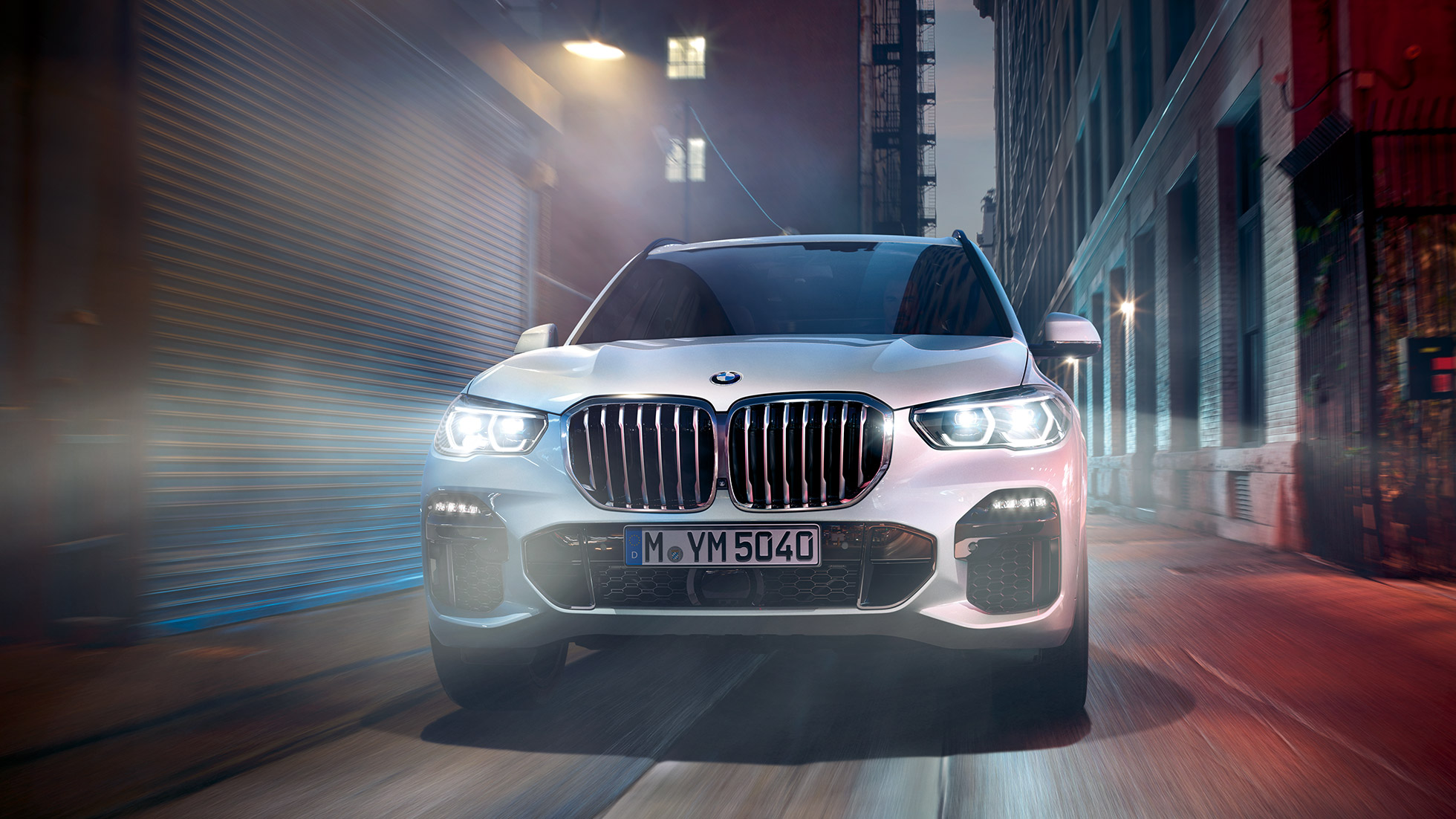 BMW X5 predný pohľad BMW X5 G05 2018 metalíza Mineral White predný pohľad