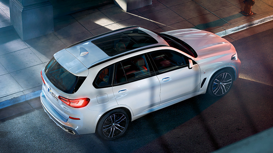 BMW X5 statický záber zhora BMW X5 statický záber zhora
