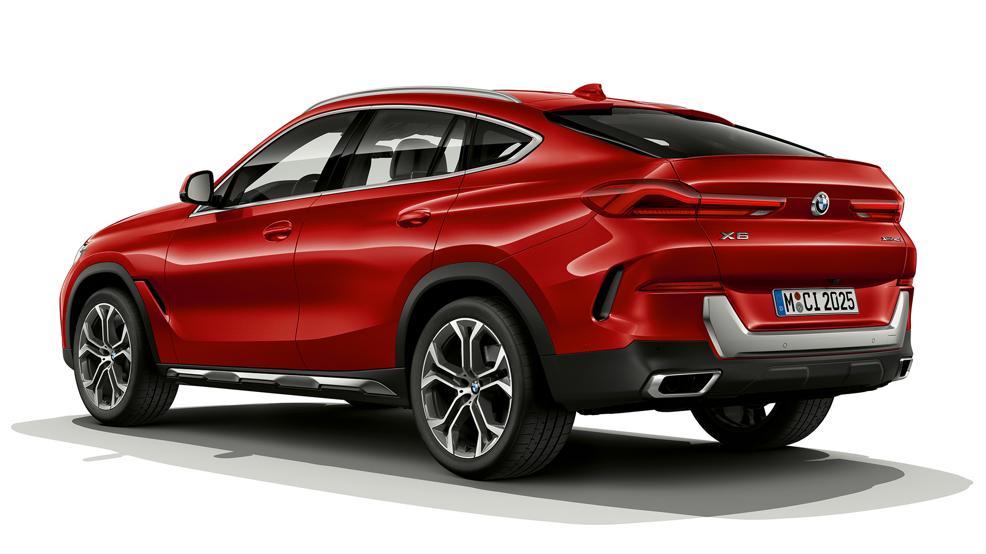 BMW X6 s BMW xLine, zadná časť. BMW X6 s BMW xLine v trojštvrťovom zadnom pohľade.