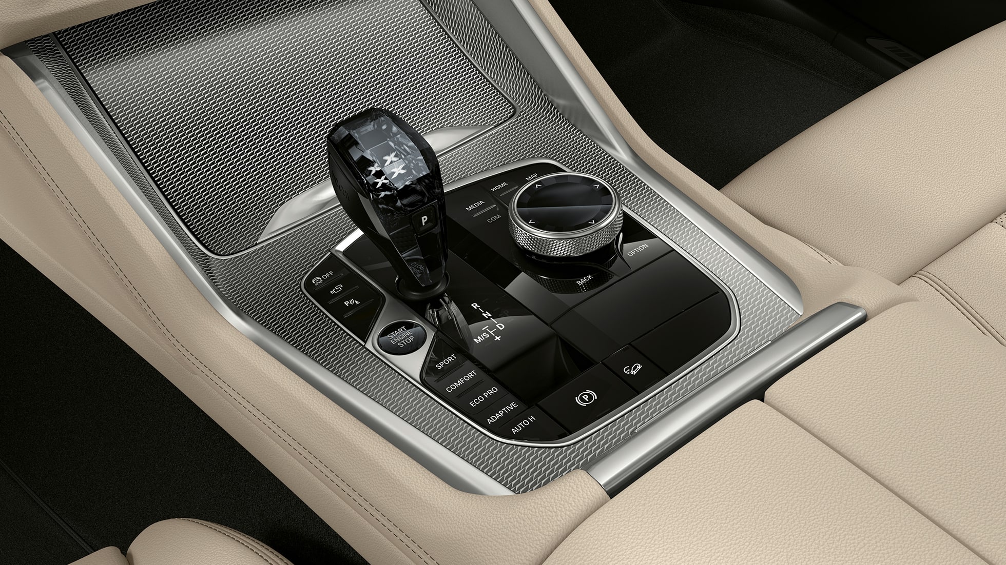 BMW X6 s balíkom M Sport, stredová konzola. BMW X6 interiér s balíkom M Sport so zameraním na stredovú konzolu.
