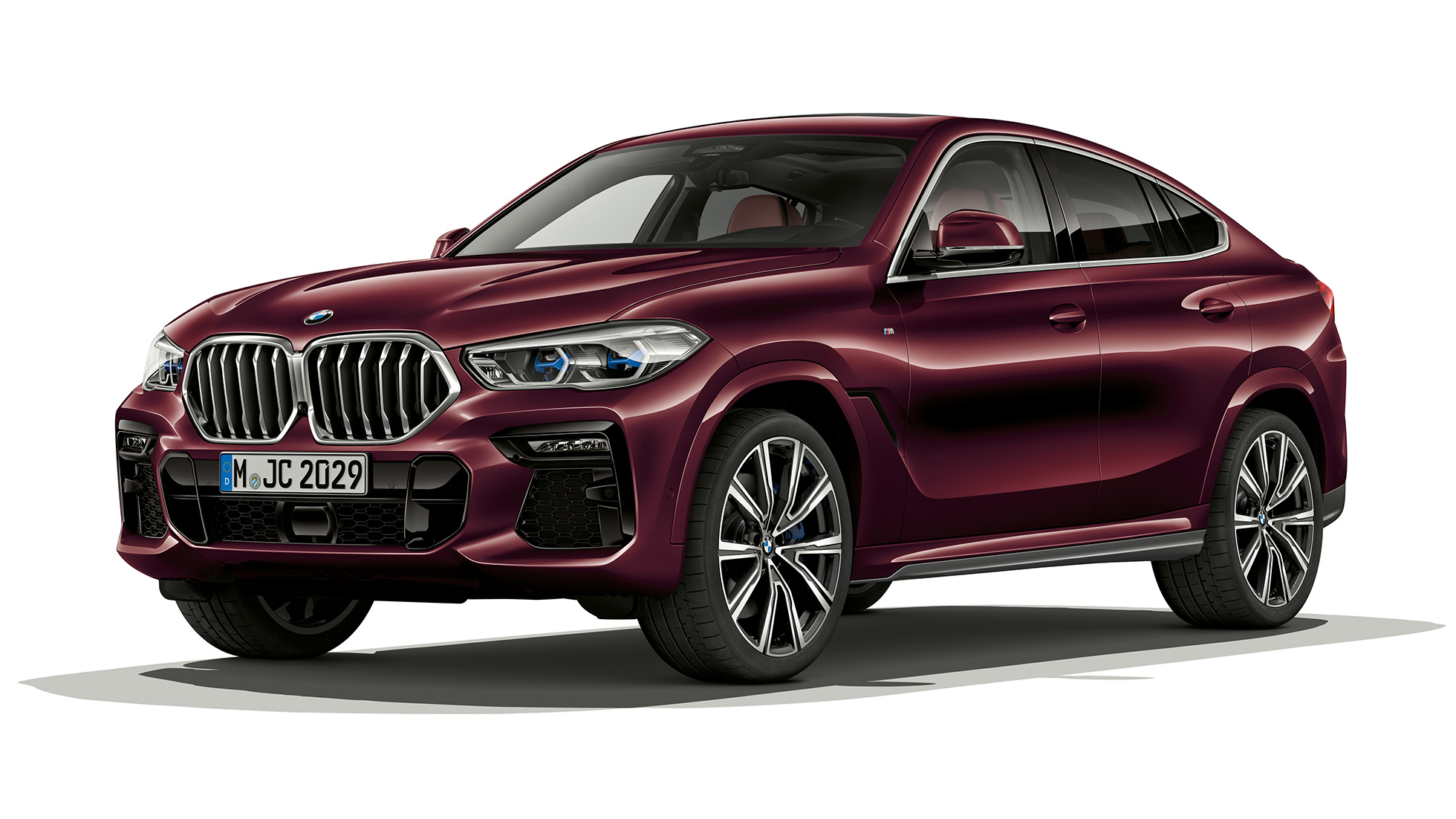 BMW X6 s BMW Individual, exteriér. BMW X6 s BMW Individual v trojštvrťovom prednom pohľade.