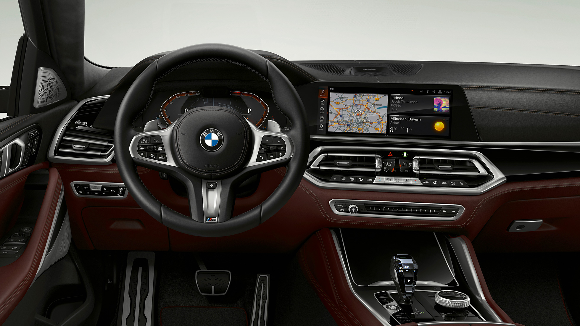 BMW X6 s BMW Individual, kokpit. BMW X6 interiér s BMW Individual so zameraním na kokpit.