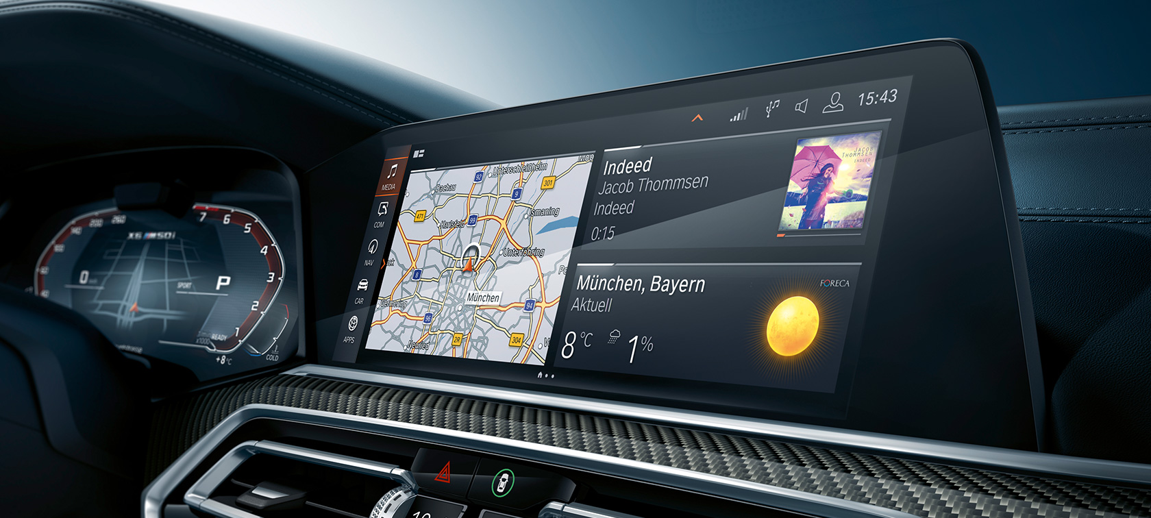 Kokpit s pohľadom na Head-Up displej. BMW X6 kokpit s pohľadom na Head-Up displej.