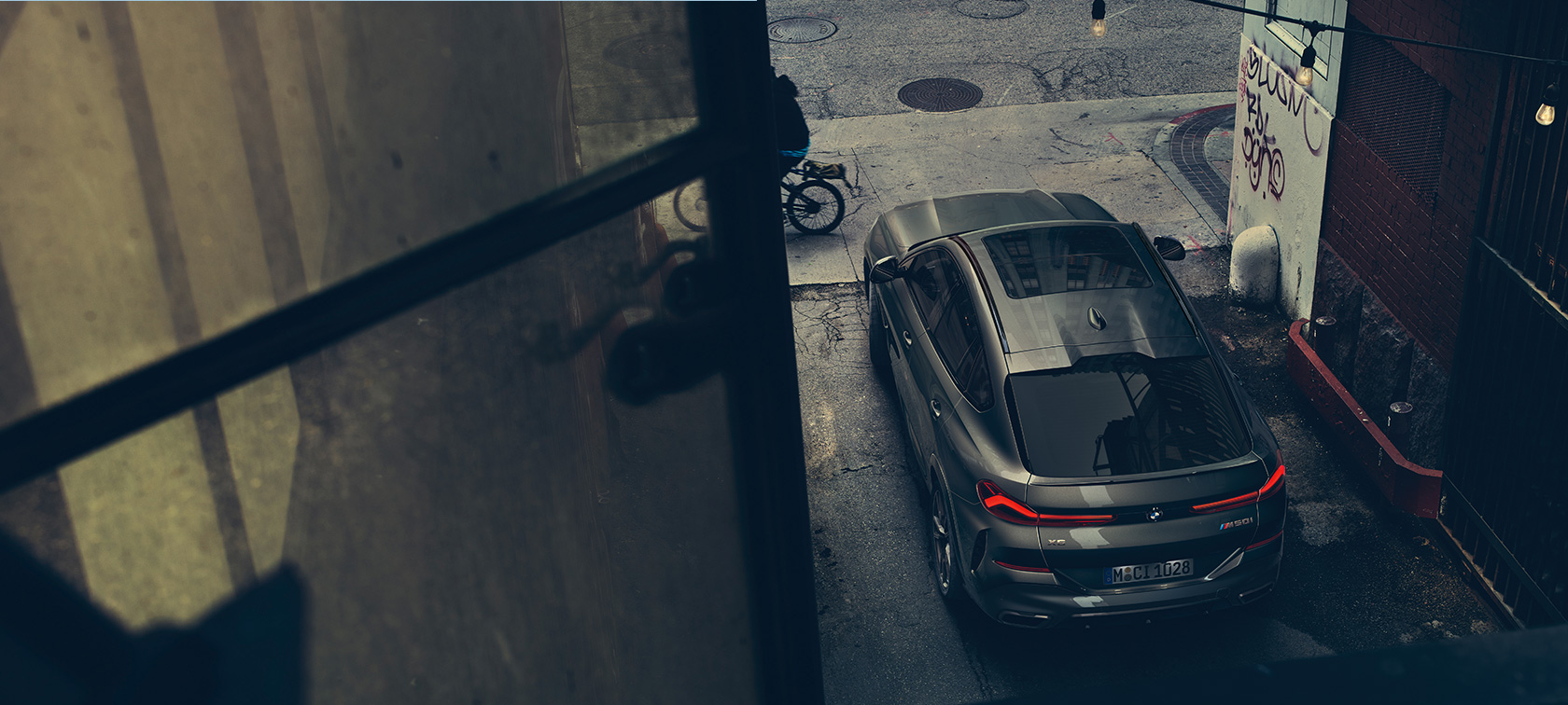 BMW X6 zadný pohľad. BMW X6 zadný pohľad z vtáčej perspektívy.