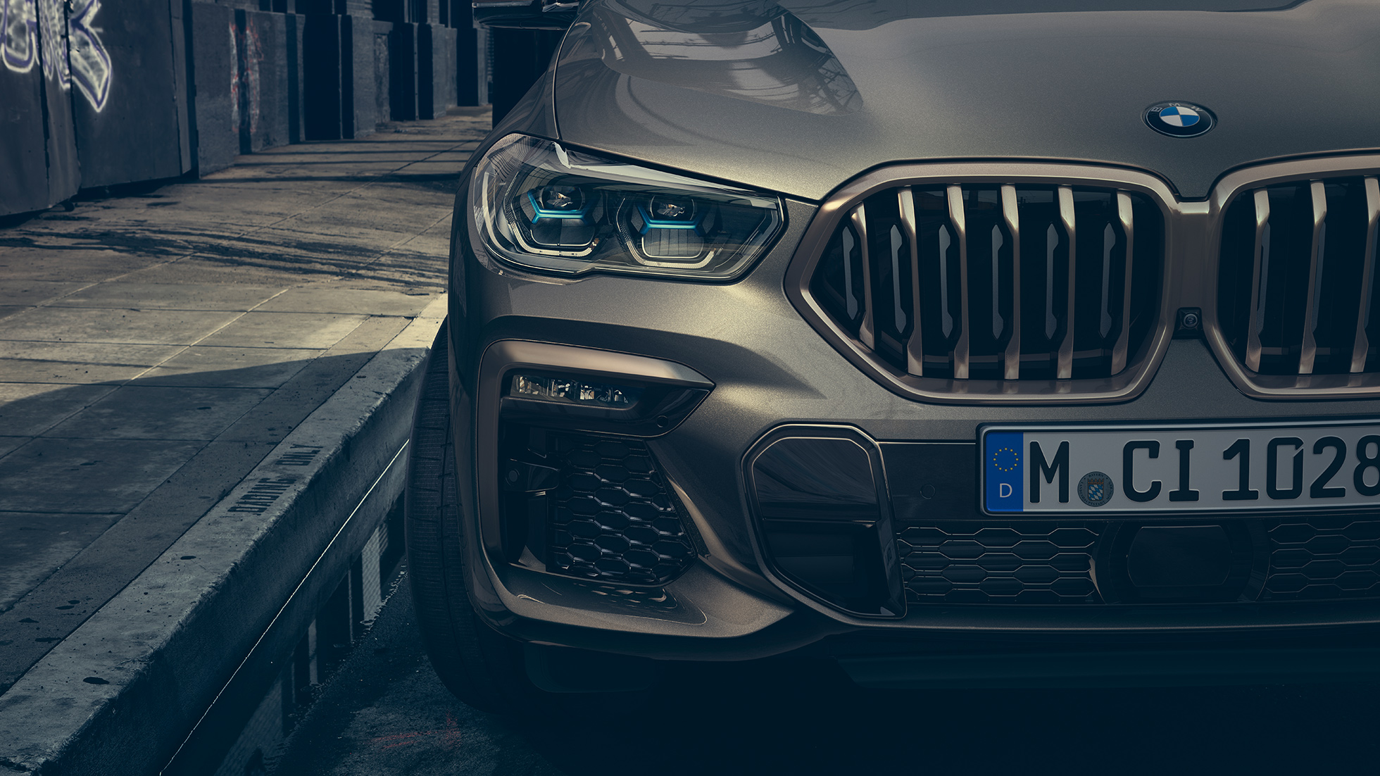 BMW Laserlight. Detail BMW X6 so zameraním na laserové svetlá.