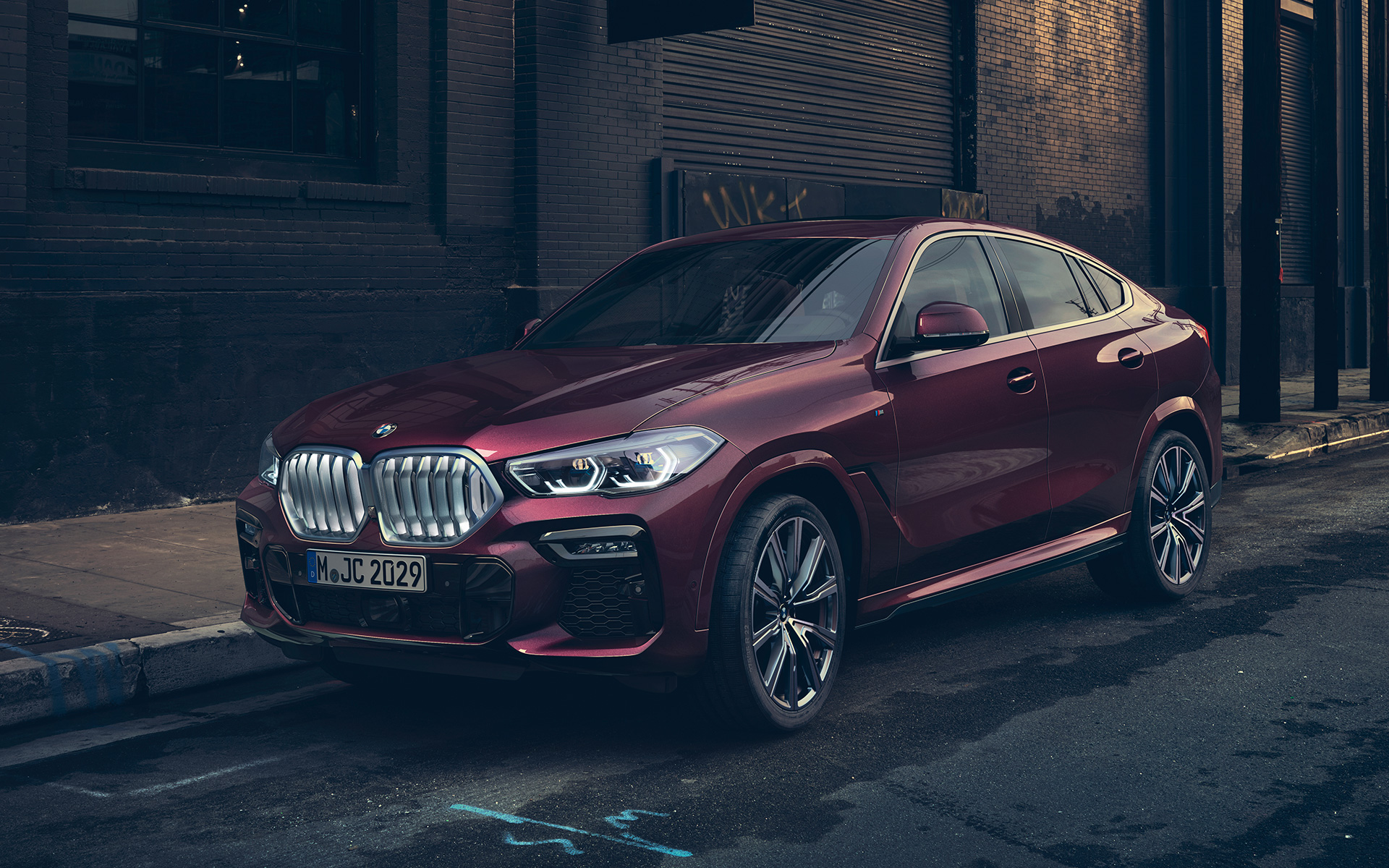 Predobočný pohľad BMW X6 Individual G06 2019 BMW X6 Individual G06 2019 metalíza Ametrine predobočný pohľad