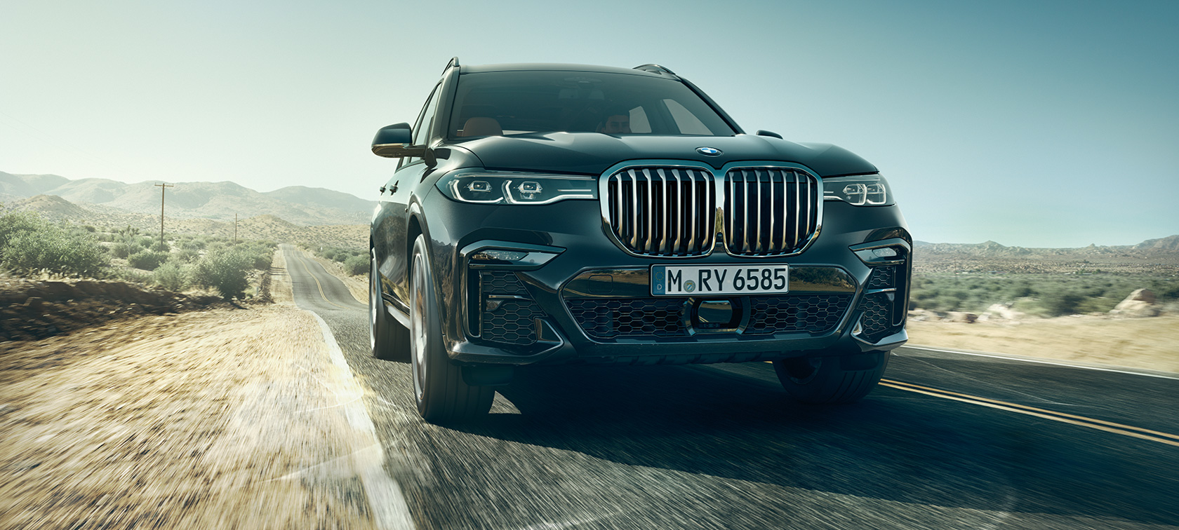 BMW X7, predný pohľad BMW X7 v prednom pohľade