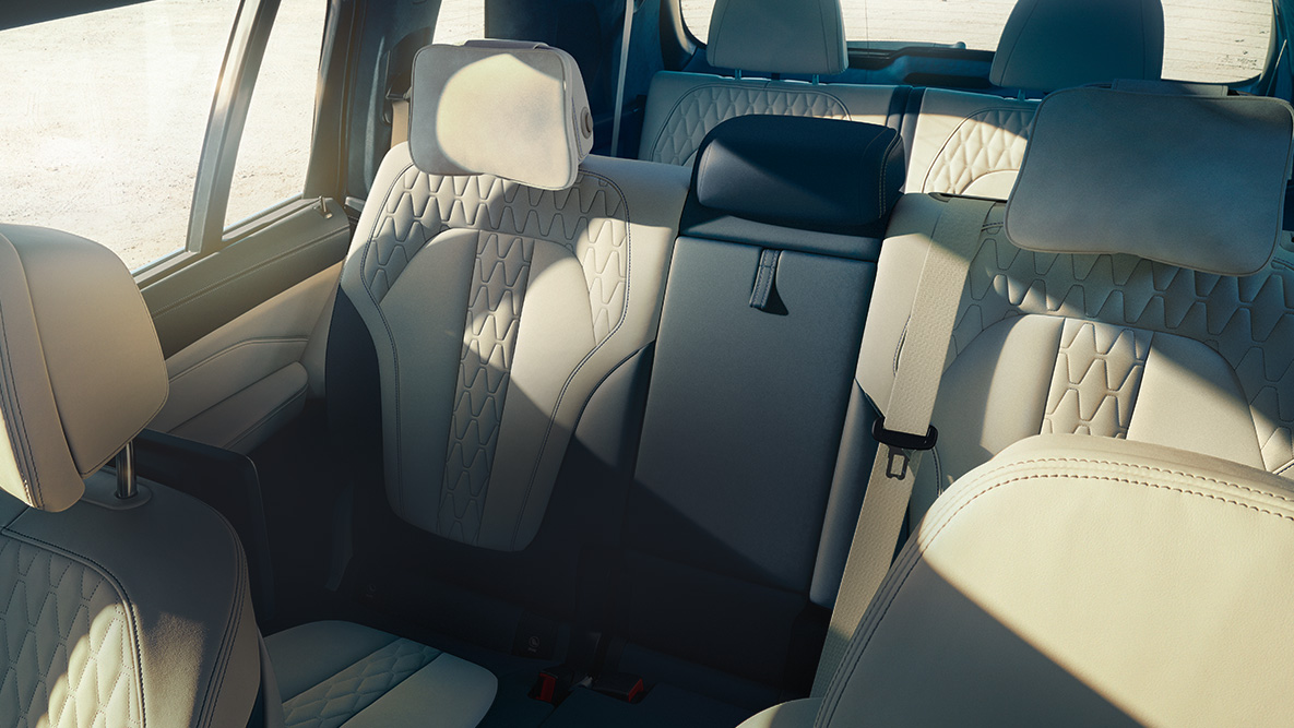 Sedadlá BMW X7 Priečny horný priehľad na sedem sedadiel BMW X7