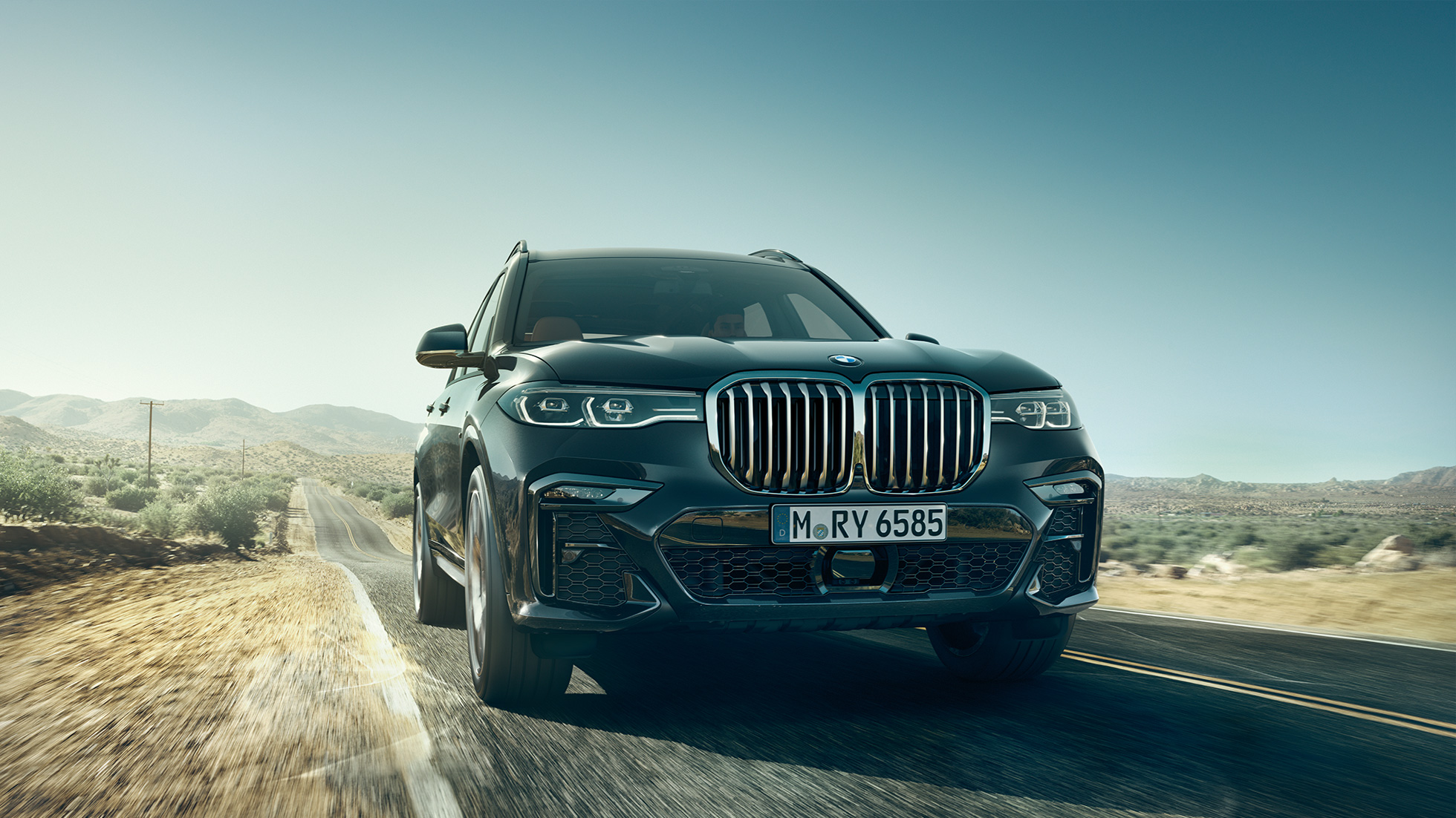 BMW X7 predná časť BMW X7 vo farbe Arctic Grey, exteriér, predný pohľad zdola, G07 2019
