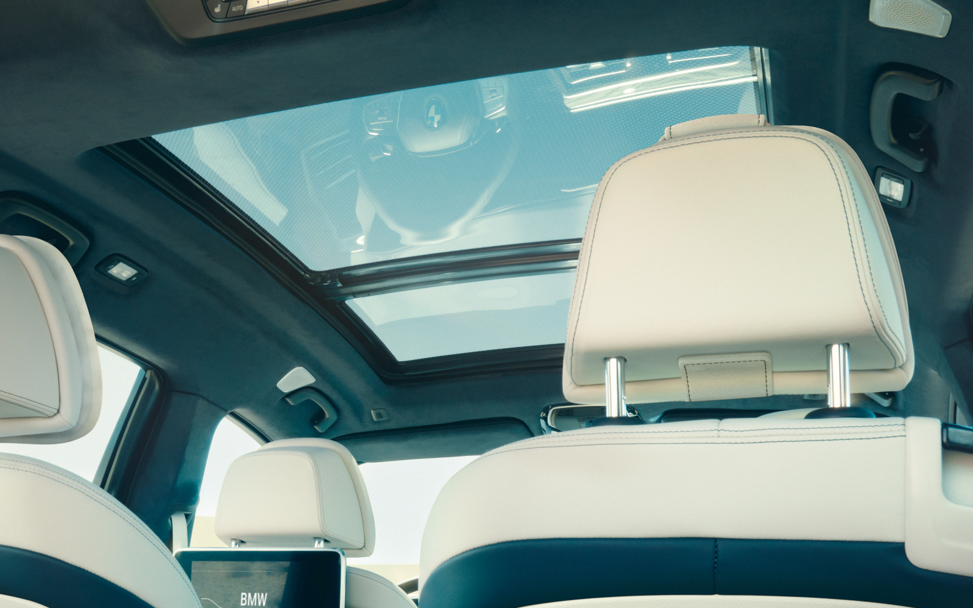 Panoramatická sklenená strecha BMW X7 G07 2019 Panoramatická sklenená strecha BMW X7 G07 2019