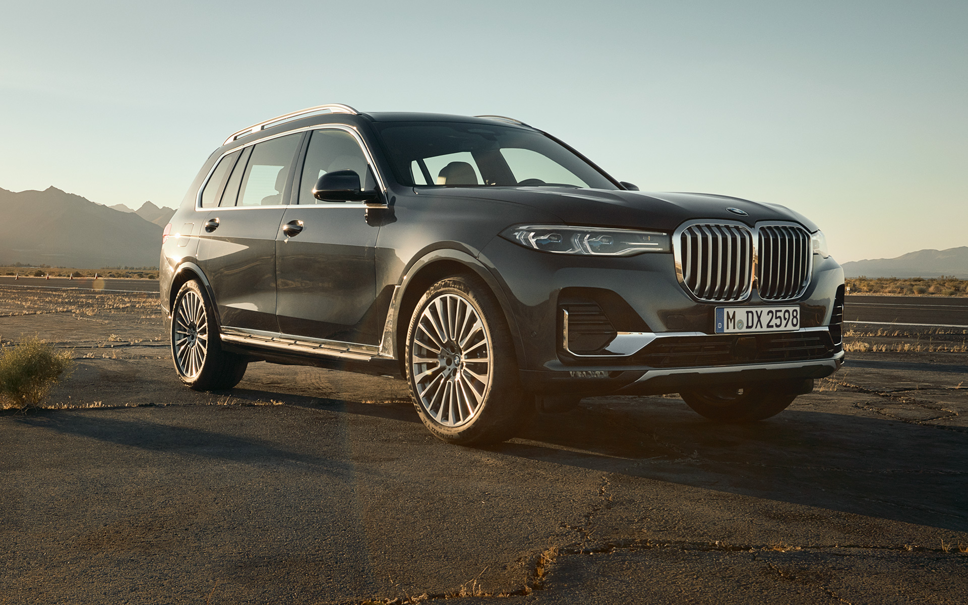 BMW X7 Executive Drive Pro G07 2019 zadobočný pohľad BMW X7 Executive Drive Pro G07 2019 zadobočný pohľad