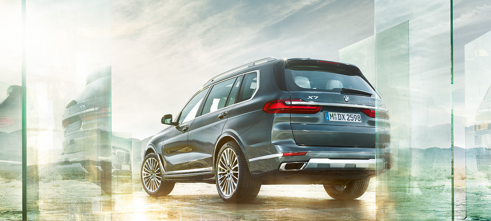 BMW X7 zadobočný pohľad jazdný BMW X7 G07 2019 Arctic Grey zadobočný pohľad jazdný