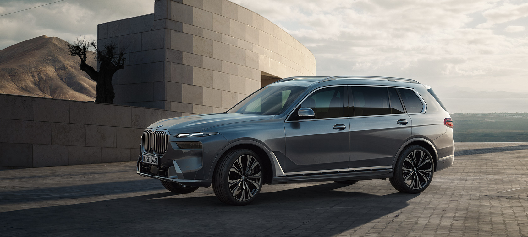 BMW X7 G07 LCI bočný pohľad metalíza Sparkling Copper Grey video BMW X7 G07 LCI bočný pohľad statický metalíza Sparkling Copper Grey video